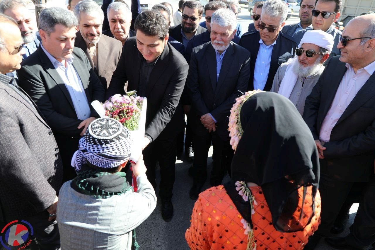 وزیر فرهنگ در میانه صحنه مهر