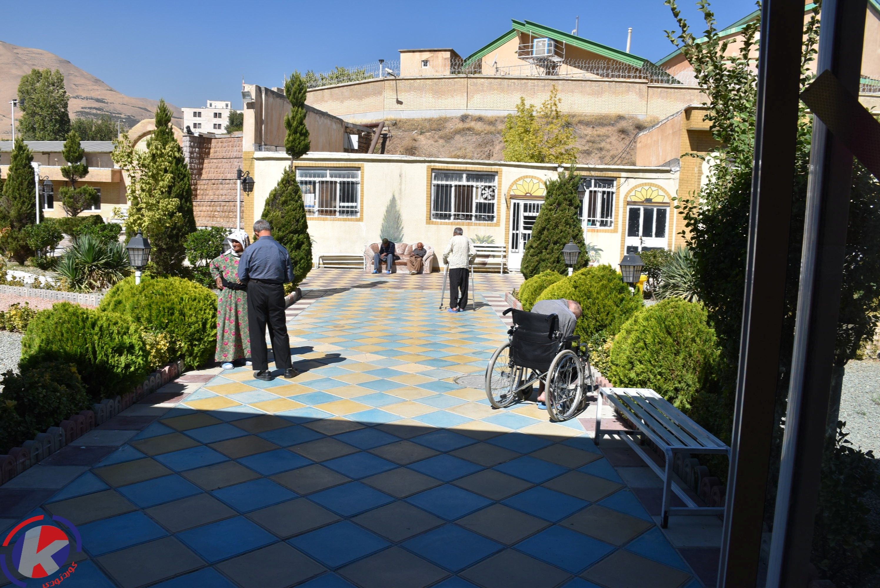 سایهبان مهربانی بر سپیدمویان سنندج