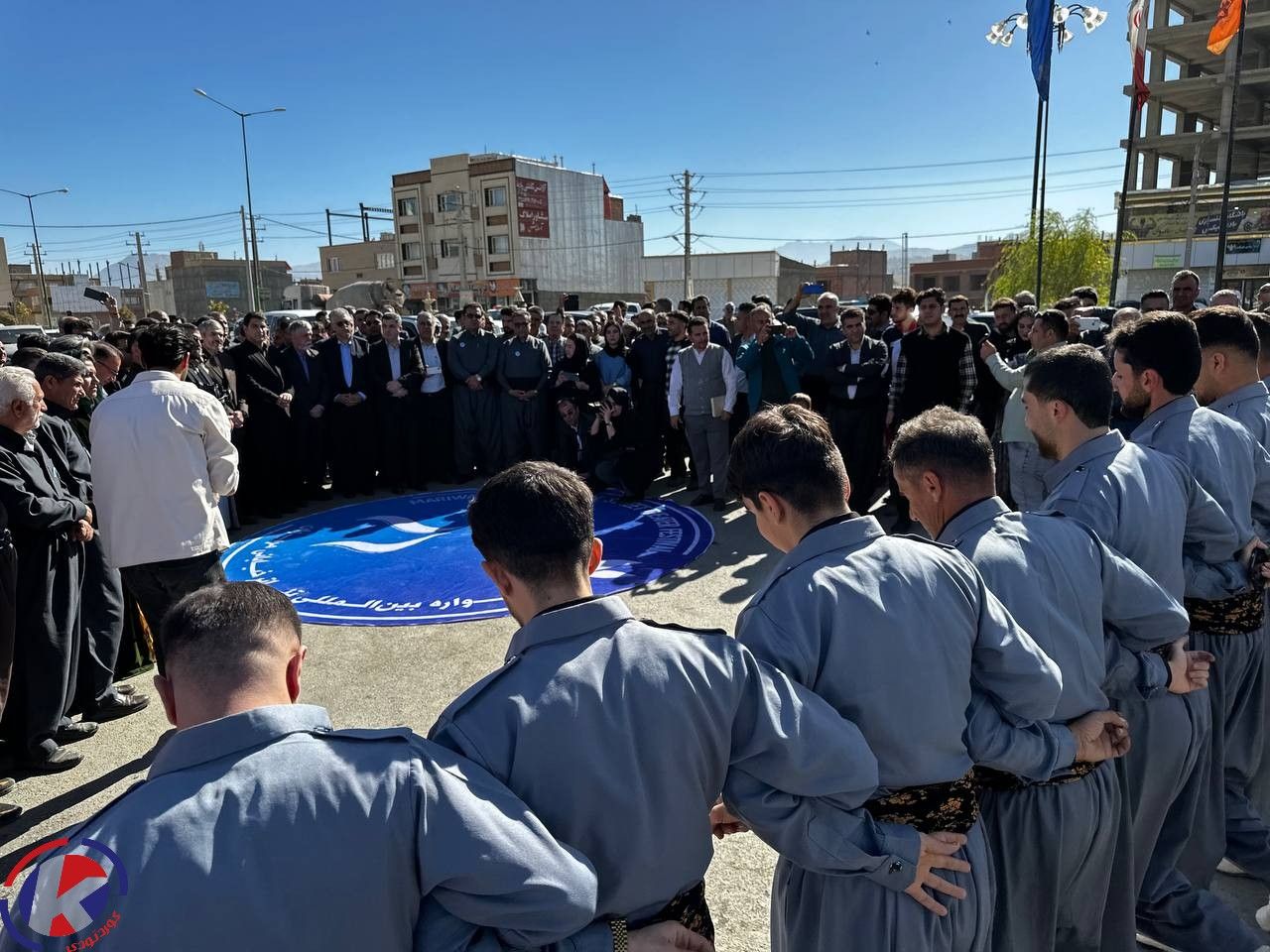 وزیر فرهنگ در میانه صحنه مهر