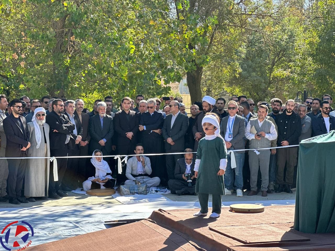 وزیر فرهنگ در میانه صحنه مهر