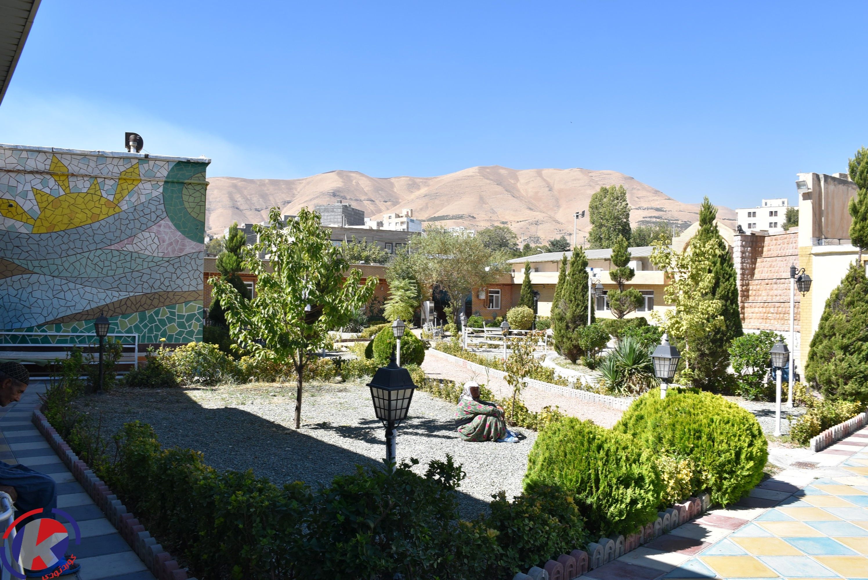 سایهبان مهربانی بر سپیدمویان سنندج
