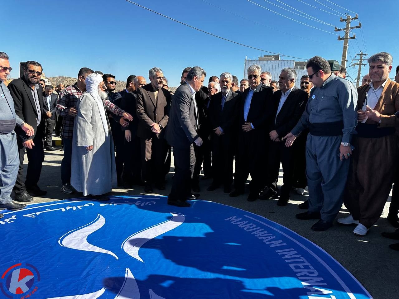 وزیر فرهنگ در میانه صحنه مهر