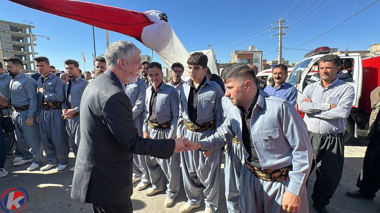 وزیر فرهنگ در میانه صحنه مهر