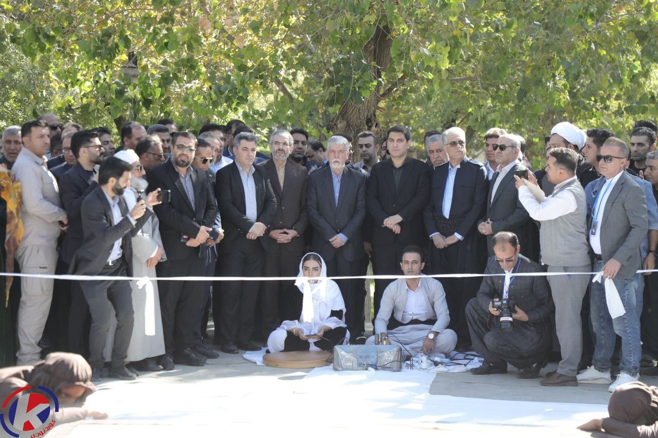 وزیر فرهنگ در میانه صحنه مهر