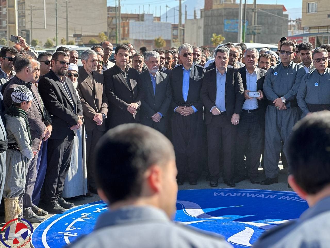 وزیر فرهنگ در میانه صحنه مهر