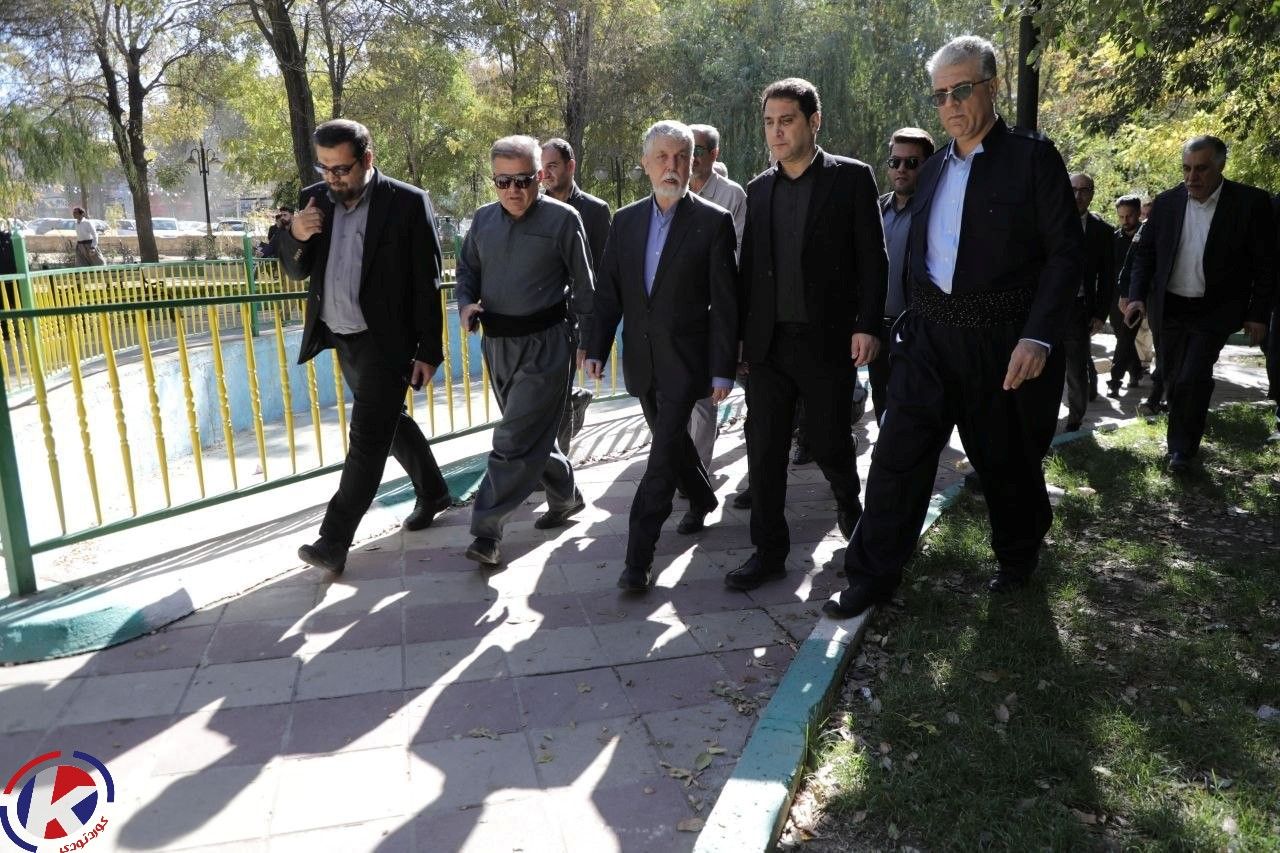 وزیر فرهنگ در میانه صحنه مهر