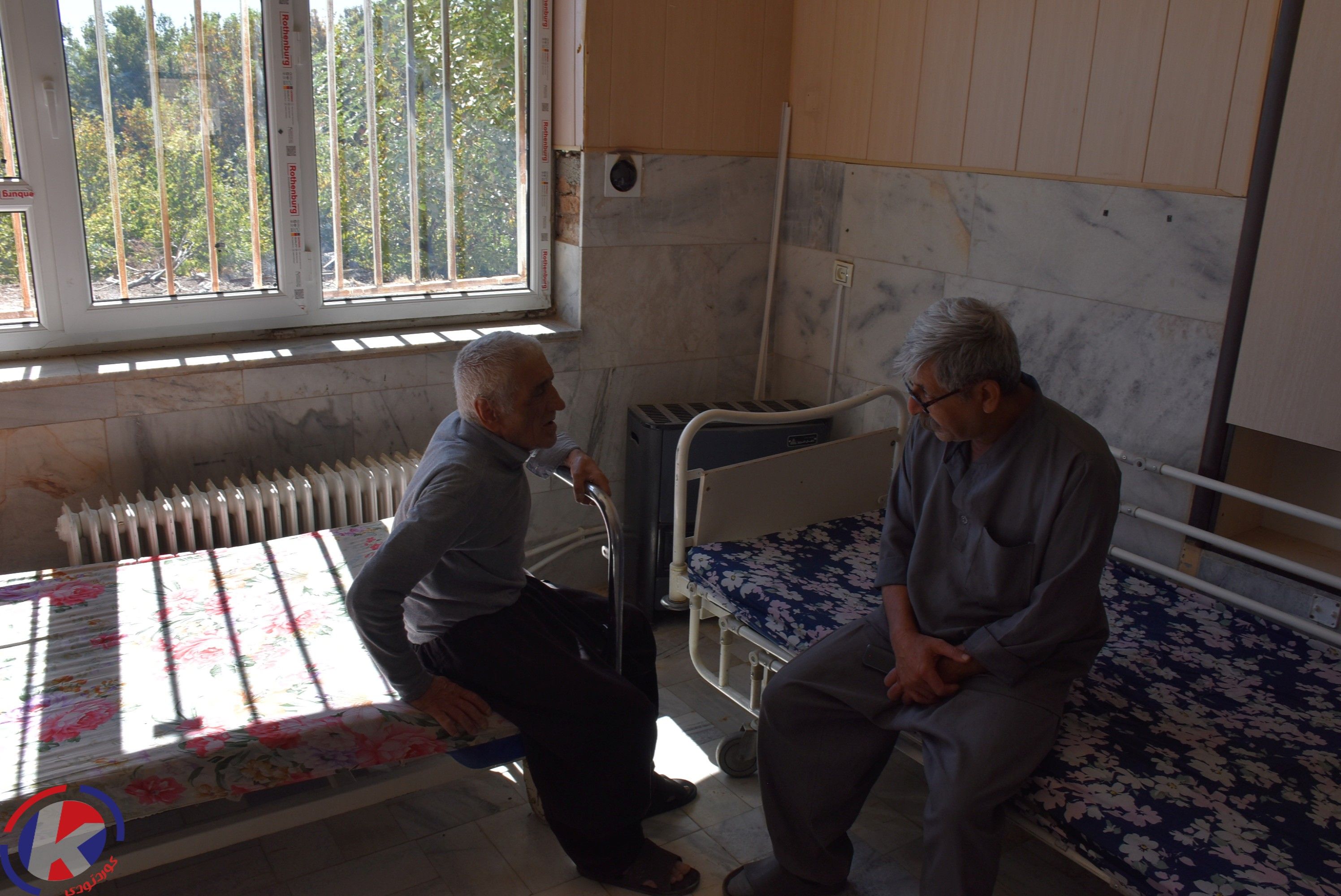 سایهبان مهربانی بر سپیدمویان سنندج