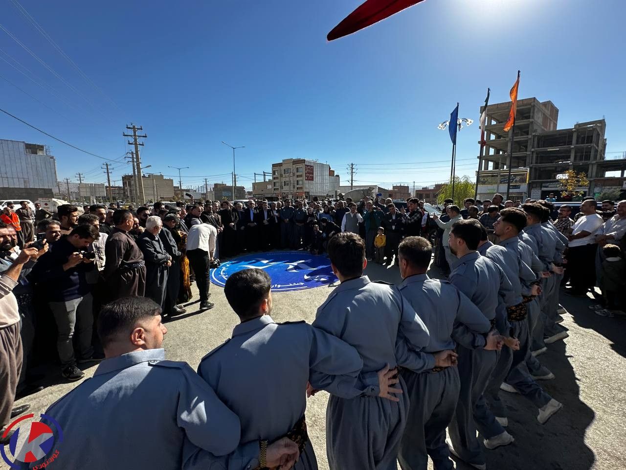 وزیر فرهنگ در میانه صحنه مهر