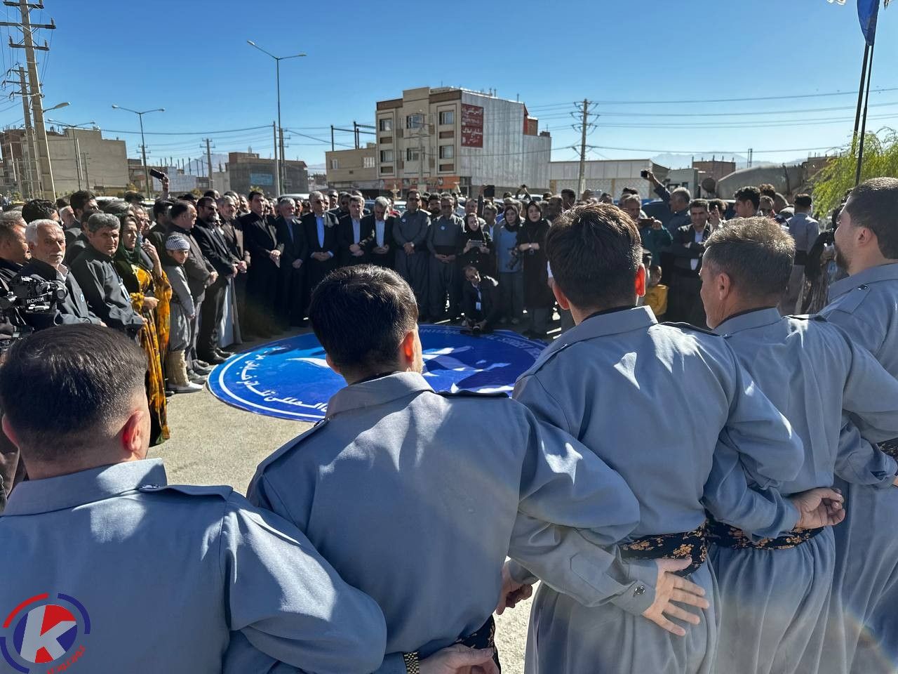 وزیر فرهنگ در میانه صحنه مهر